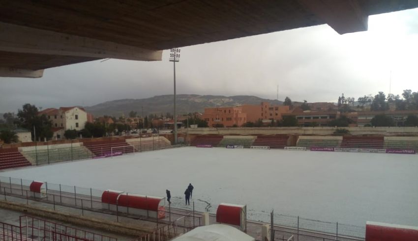 عاصفة ثلجية توقف مبارة شباب خنيفرة و اولمبيك الدشيرة و تؤجل لقاء المغرب التطواني البطولة الاحترافية 2 كأس العرش