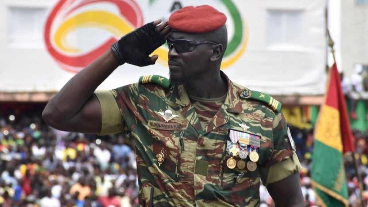 رئيس جمهورية غينيا كوناكري يهدد لاعبي المنتخب في عدم الفوز بكأس أفريقيا , الكولونيل مامادي دومبيا , colonel Mamady Doumbouya