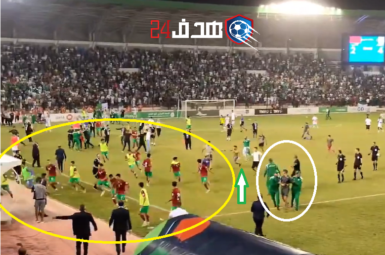 الجماهير الجزائرية تعتدي على المنتخب المغربي, الجماهير الجزائرية تقتحم الملعب للاعتداء على لاعبي المنتخب المغربي
